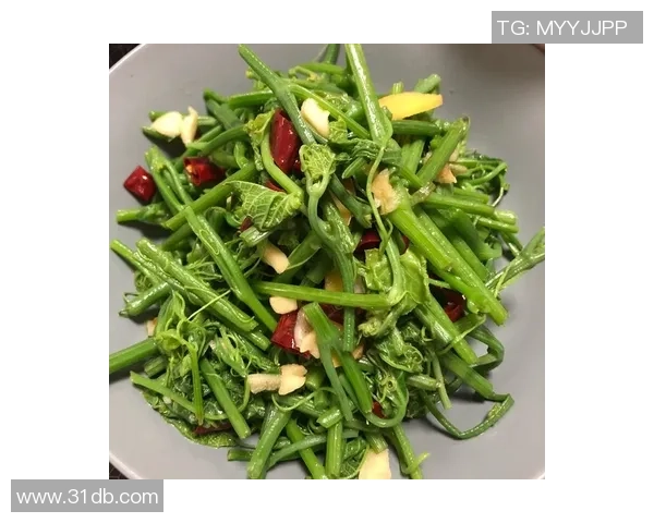 足球明星夏季休闲时尚拖鞋大揭秘你绝对不能错过的潮流单品