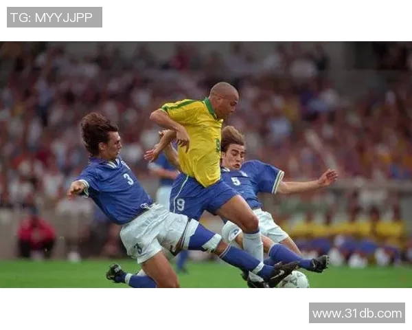 足球明星如何在职业生涯中实现自我转型与社会责任的双重改变 足球明星如何在职业生涯中实现自我转型与社会责任的双重改变