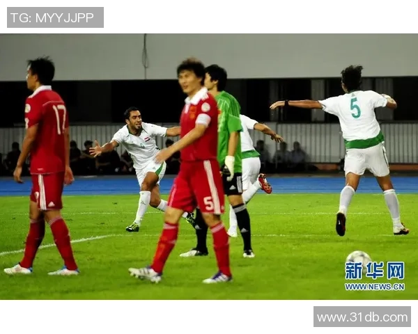 足球明星扎绷带的瞬间捕捉展现运动员拼搏精神与坚韧不拔的决心 足球明星扎绷带的瞬间捕捉展现运动员拼搏精神与坚韧不拔的决心