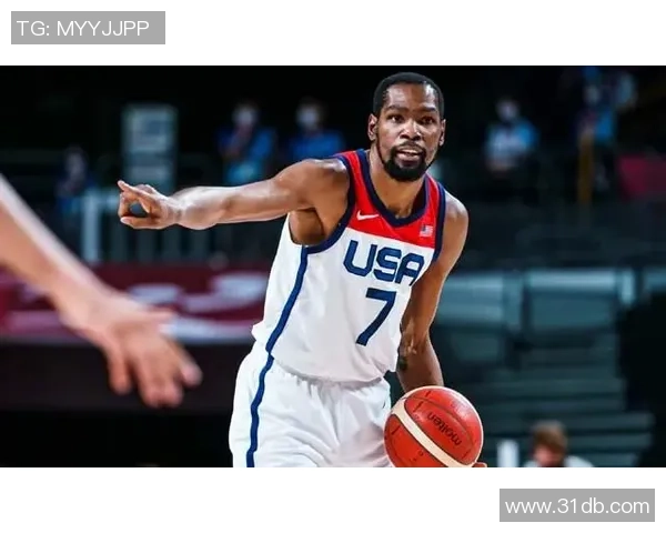 足球明星李明颜值惊艳四方引发粉丝热议与时尚界关注