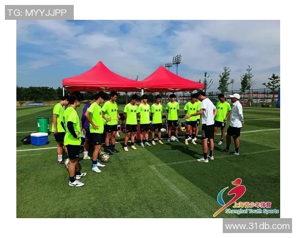 足球明星早期合影珍藏回忆展现他们的成长与奋斗历程