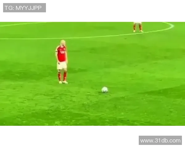 足球明星激烈对抗瞬间回顾:赛场外的冲突与争斗精彩集锦 足球明星激烈对抗瞬间回顾:赛场外的冲突与争斗精彩集锦