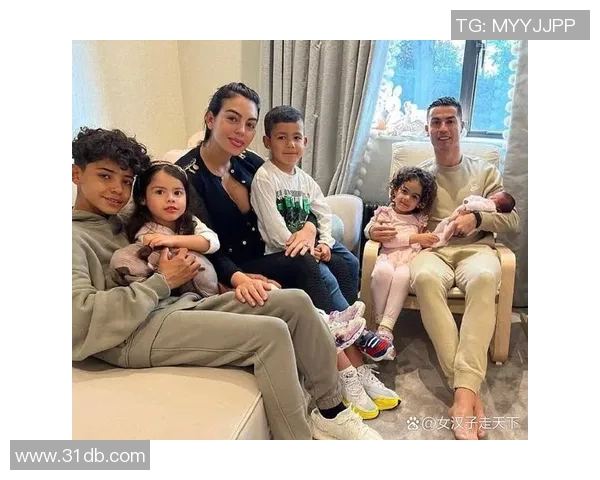 足球明星背后的名字故事揭示他们的多重身份与职业生涯的精彩瞬间 足球明星背后的名字故事揭示他们的多重身份与职业生涯的精彩瞬间